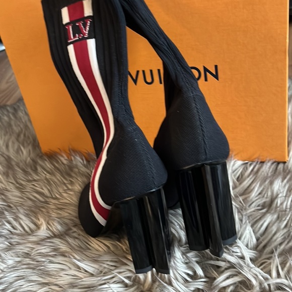 Authentic Brand New Louis Vuitton stretch boots - Picture 6 of 8